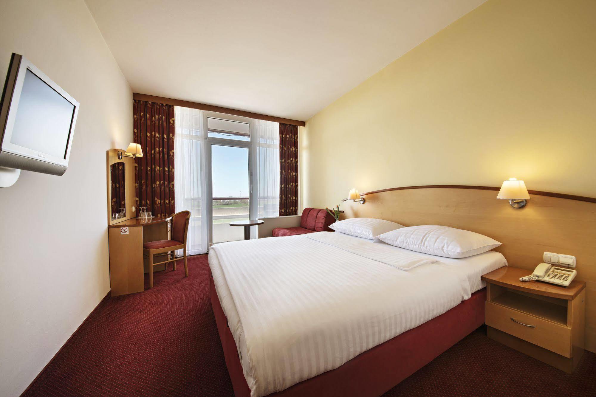 Lipa Hotel Лендава Экстерьер фото